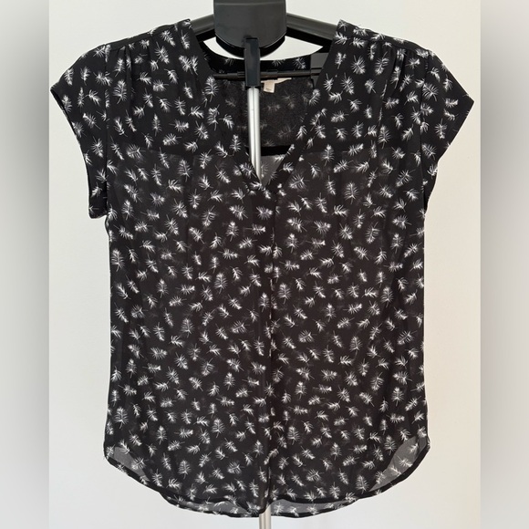 fun 2 fun Tops - Fun2Fun Black Feather Print Blouse | Size Medium | Lightweight & Stylish